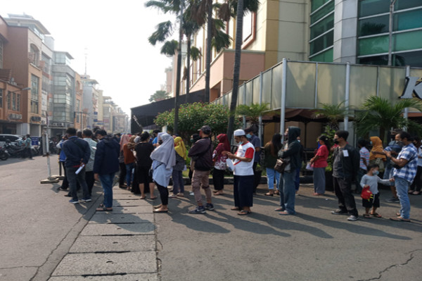 Begini Antrean Masyarakat untuk Vaksin Covid-19 di Mal Taman Palem
