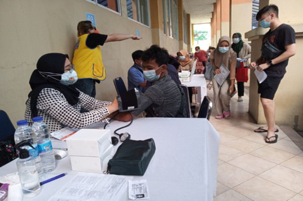 Begini Antrean Masyarakat untuk Vaksin Covid-19 di Mal Taman Palem