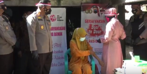 Kapolres Demak Kibarkan Merah Putih di Wilayah Terpencil Pesisir Pantai Utara