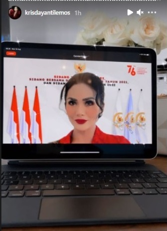 Cantik dan Anggun, Krisdayanti Tampil Berkebaya Merah di Sidang Virtual Tahunan MPR