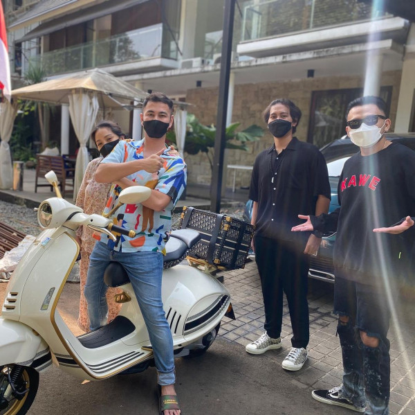 Nagita Slavina Ngidam Vespa Ratusan Juta, Netizen: Ngidamnya Bikin Ginjal Bergetar