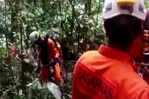 Dramatis Evakuasi 2 Pencari Walet yang Tewas di Jurang Sedalam 150 Meter