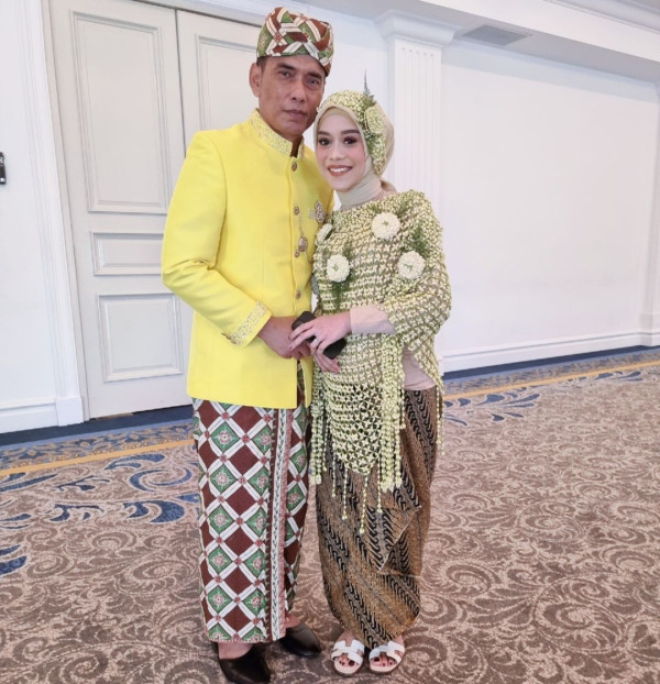 Lesti Kejora Pakai Ronce Bunga di Siraman, Auranya Terpancar