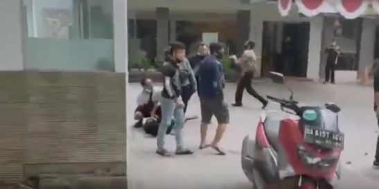 Sok Jagoan Ancam Polisi dengan Sajam, 3 Pemuda Ini Akhirnya Tak Berkutik
