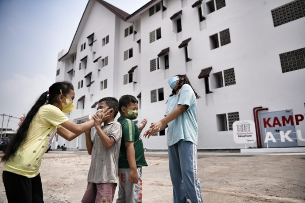 Anies Bagikan Keceriaan Anak-anak Kampung Akurium, Begini Potretnya