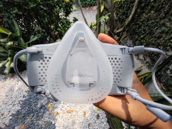 8 Keunggulan dan Harga LG PuriCare Wearable Air Purifier 2021