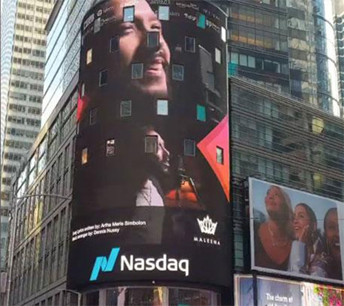 Bangga! Wajah Musisi Indonesia Ini Pernah Menghiasi Times Square New York
