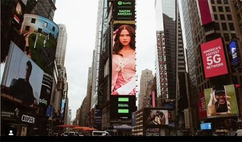 Bangga! Wajah Musisi Indonesia Ini Pernah Menghiasi Times Square New York