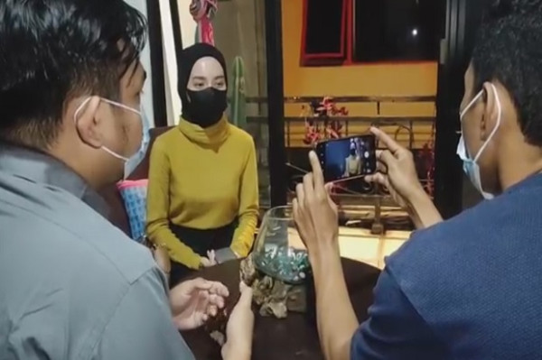 Polisi Tunggu Model Cantik yang Jadi Korban Penipuan Fetish Mukena Melapor