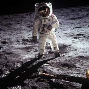 Mengenal Teknologi dan Baju Luar Angkasa Astronaut NASA dari Masa ke Masa