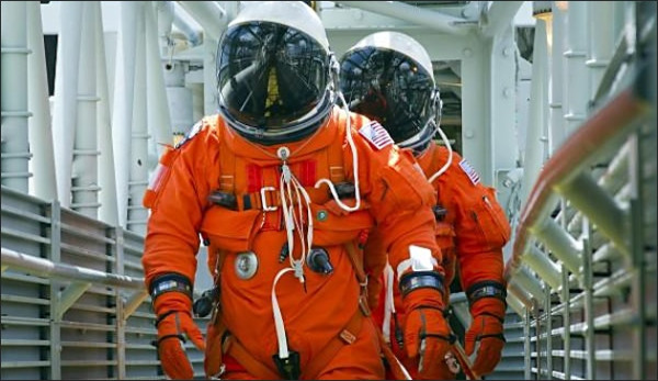 Mengenal Teknologi dan Baju Luar Angkasa Astronaut NASA dari Masa ke Masa