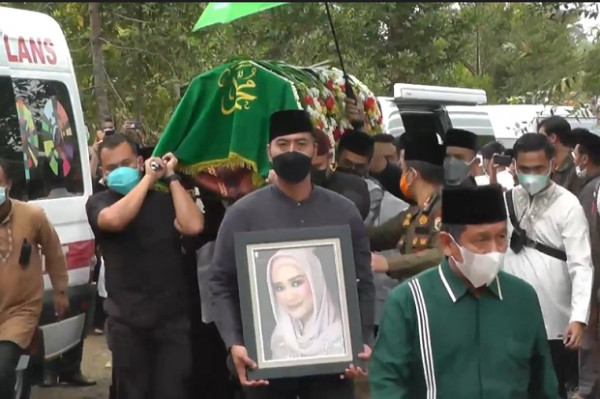 Tangis Pilu Herman Deru Pecah di Pusaran Putri Tercintanya Percha Leanpuri