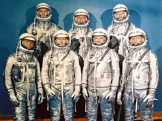 Mengenal Teknologi dan Baju Luar Angkasa Astronaut NASA dari Masa ke Masa