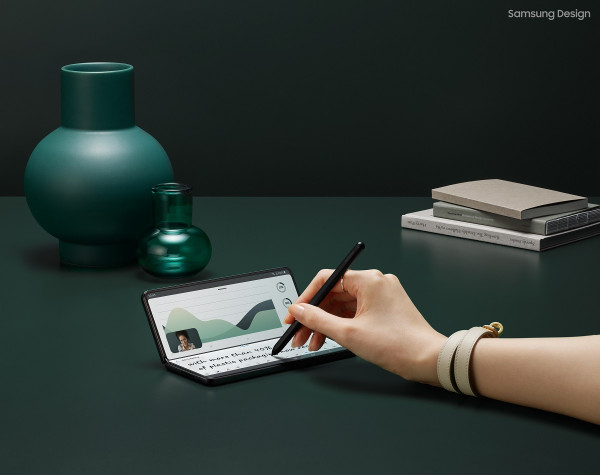 Sama-Sama Lipat, Apa Beda Desain Samsung Galaxy Z Fold3 dan Galaxy Z Flip3?