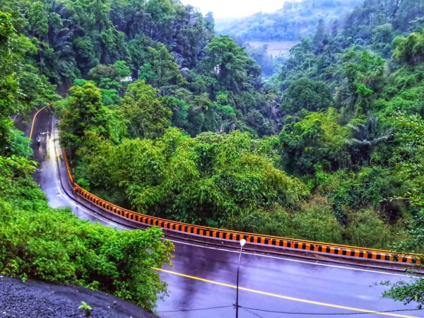 6 Lokasi Jalan di Indonesia yang Diyakini Angker