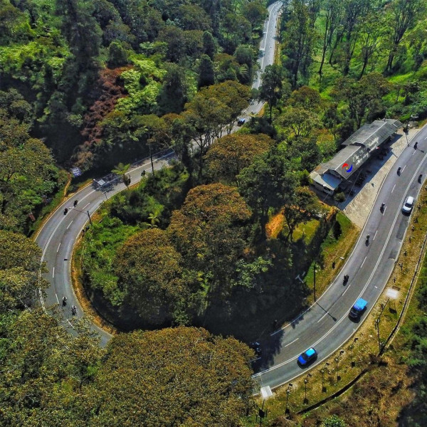 6 Lokasi Jalan di Indonesia yang Diyakini Angker