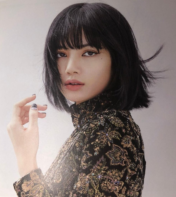 Gaya Rambut Lisa BLACKPINK untuk Ditiru, Tetap Akan Terlihat Kece meski Kamu Pakai Masker