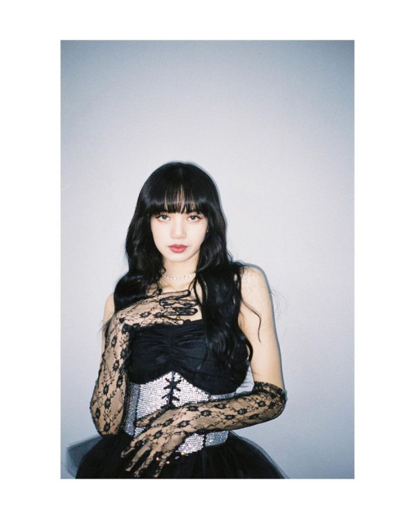 Gaya Rambut Lisa BLACKPINK untuk Ditiru, Tetap Akan Terlihat Kece meski Kamu Pakai Masker