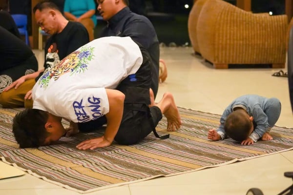 Baru 1 Tahun, Kiano Tiger Wong Sudah Rajin Salat Jamaah