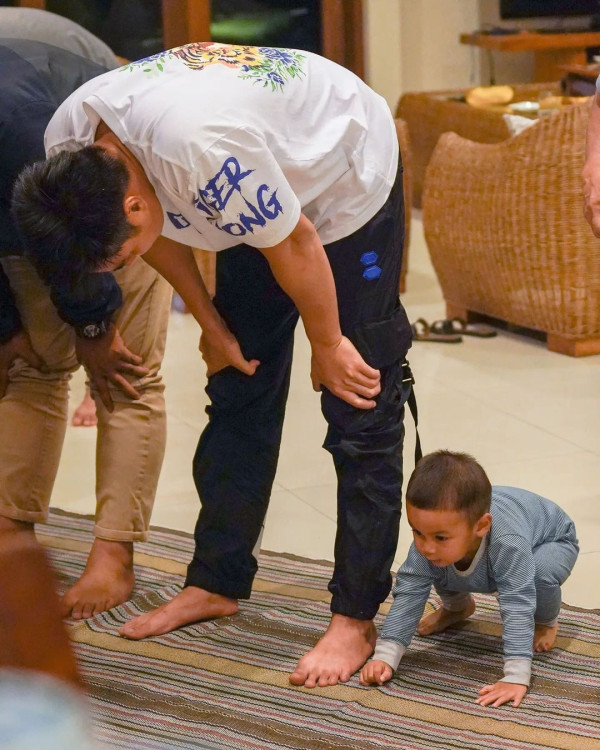 Baru 1 Tahun, Kiano Tiger Wong Sudah Rajin Salat Jamaah