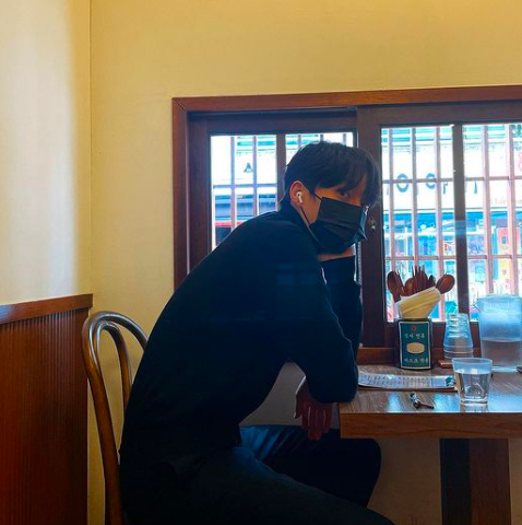 4 Potret Ganteng Jang Ki Yong, Idola Dian Sastro yang Siap Wamil