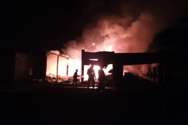 Kebakaran Gudang Afal Gemparkan Semarang, Mobil dan Motor Hangus Dilalap Api