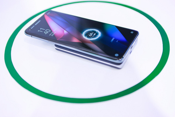 OPPO Pamer Charger Nirkabel MagVOOC dan Kontrol Mobil Jarak Jauh lewat HP