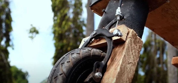 Motor Listrik dari Kayu Berfitur Smartphone Bikinan Samuel