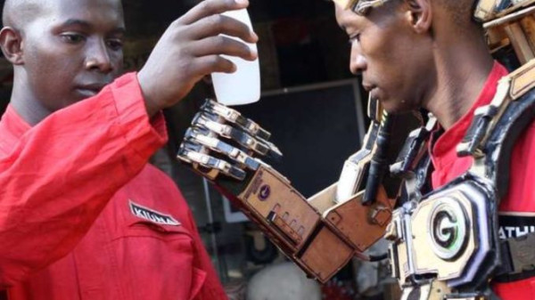 2 Mahasiswa Drop Out Kenya Berhasil Kembangkan Tangan Bio-Robotik Prostetik