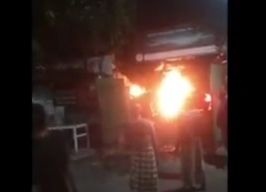 Bengkel Mobil Terbakar Disertai Ledakan, 3 Mobil Mewah Hangus