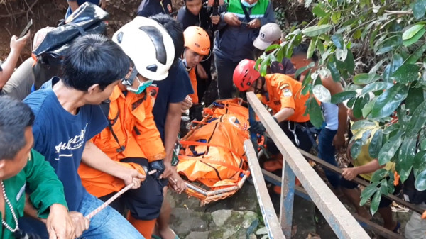 Usai Ngopi dan Makan di Warung, Pria Ini Nekat Loncat dari Jembatan 50 Meter