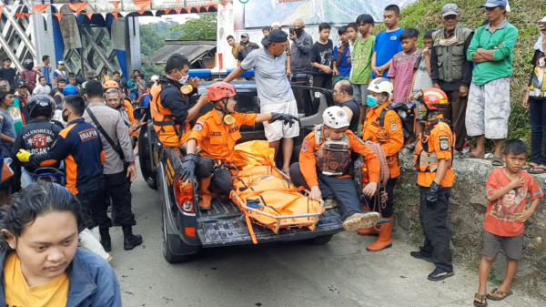 Usai Ngopi dan Makan di Warung, Pria Ini Nekat Loncat dari Jembatan 50 Meter