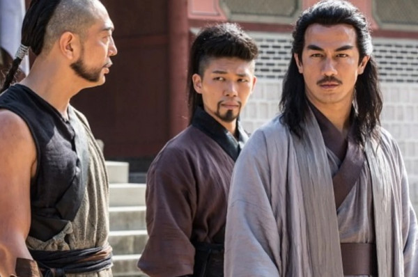 Joe Taslim, Sebelum Terkenal Ternyata Masa Kecilnya Hidup Susah