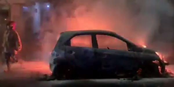 Gadis Cantik Blitar Nyaris Terbakar dalam Mobil, Untung Cepat Keluar