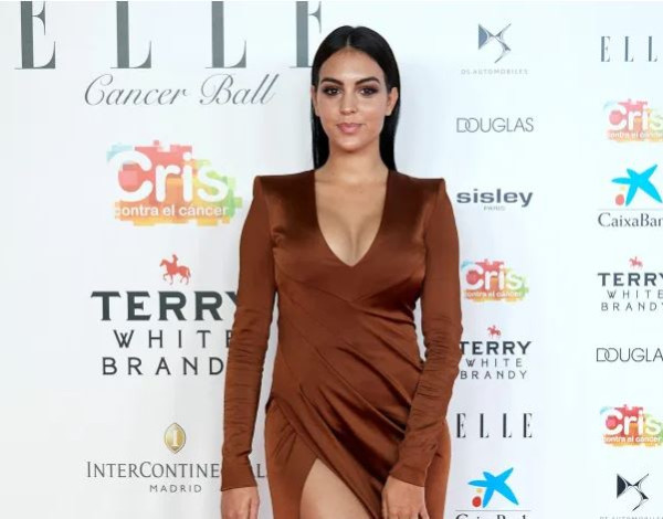 Kisah Asmara Cristiano Ronaldo dan Gadis Sales Tas yang Menghebohkan