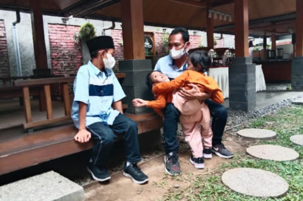 Bocah Kembar Siam asal Garut Sumringah Diajak Jalan-jalan, Ingin Jadi Artis Sinetron dan Ilmuwan