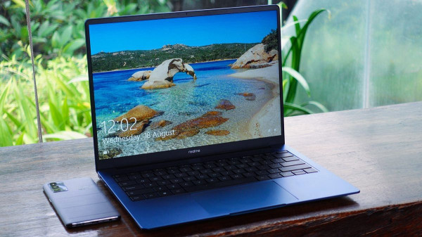 Realme Book, Laptop Ringan dengan Baterai Tahan Lama