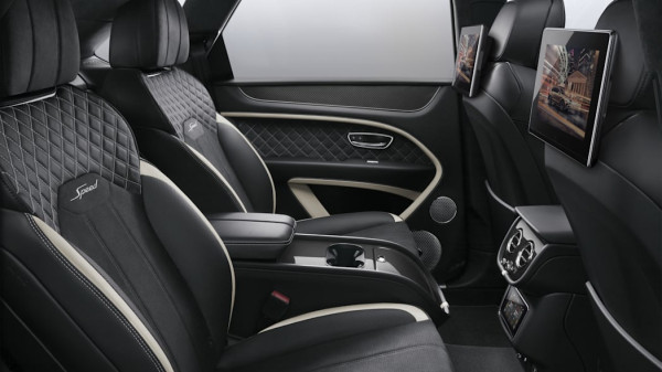 Bentley Rear Entertainment Bikin Crazy Rich Betah Duduk di Belakang