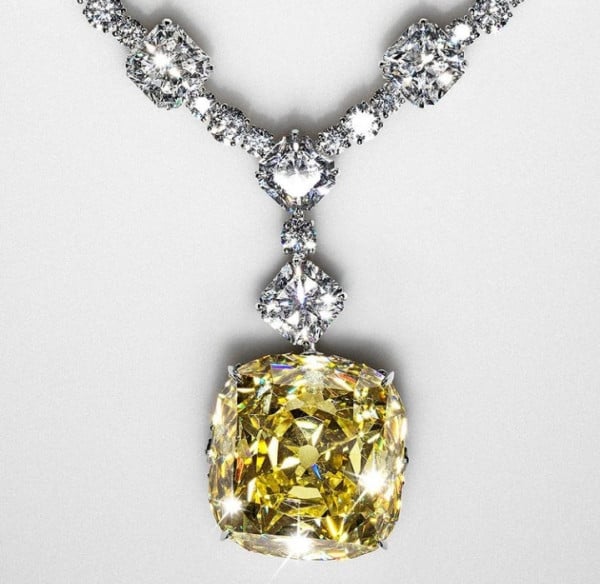 Fakta Menarik Kalung Yellow Diamond yang Digunakan Beyonce