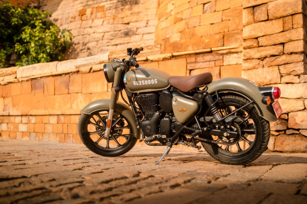 Royal Enfield Classic 350 Jadi Kado Kalangan Menengah yang Ingin Bergaya