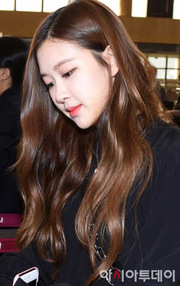 Warna Rambut Rosé BLACKPINK untuk Dicoba, dari Gaya Alami sampai Anime