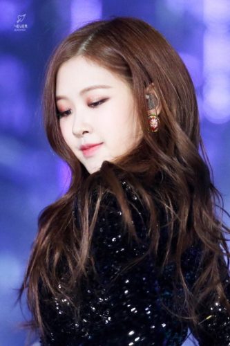 Warna Rambut Rosé BLACKPINK untuk Dicoba, dari Gaya Alami sampai Anime