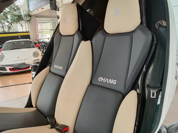 Begini Tampilan Luar Dalam Mobil Terbang Listrik EHang 216