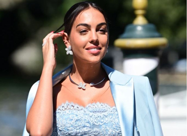 Wow! Georgina Rodriguez Bertabur Berlian Rp1,5 Miliar setara Gaji Ronaldo