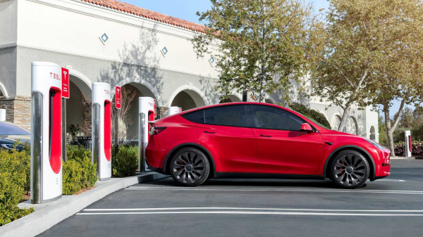 Pamer Tesla Model Y, Bos AirAsia Dihujat Netizen Malaysia