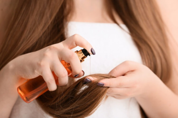 Tips dan Trik Mencatok Rambut yang Baik dan Benar