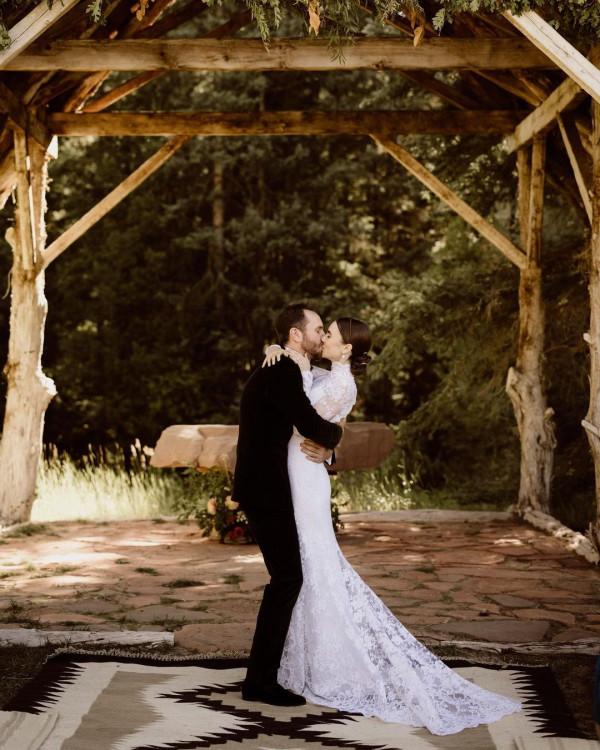 Lily Collins Menikah dengan Charlie McDowell, Selamat!