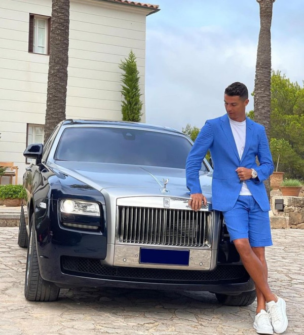 Pindah ke Inggris, Koleksi Mobil Sport Cristiano Ronaldo Jadi Tidak Berguna