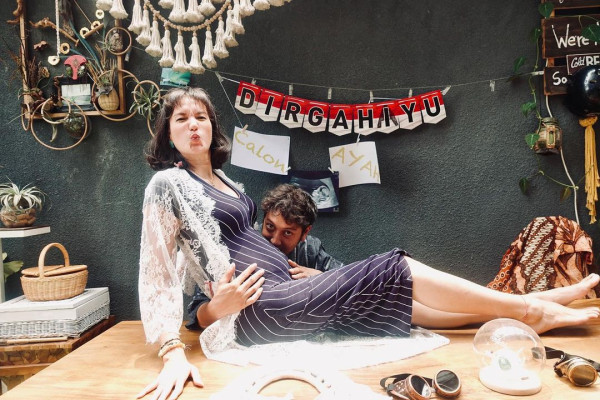 Nadine Chandrawinata Hamil Anak Pertama, Selamat!