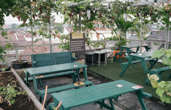 Rekomendasi Kafe Rooftop di Jakarta, Harga Mulai Rp20 Ribu-an!